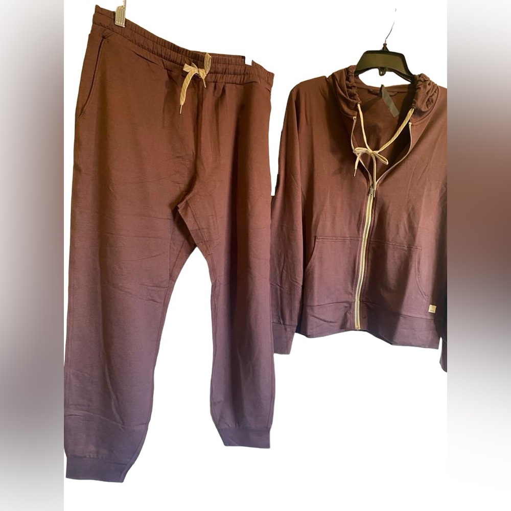 - Vuori joggers and full zip hoodie set Size M